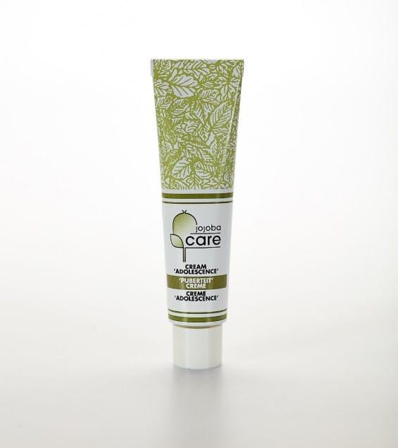 Tube de crème Jojoba Care pour l'adolescence et la puberté sur fond blanc.