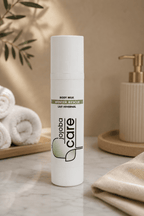 Lait corporel hydratant Winter Rescue de Jojoba Care sur un comptoir de salle de bain.